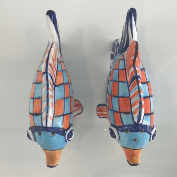SALT AND PEPPER HAND PAINTED FISH SHAKERS NWOTS! - Picture 13 of 16